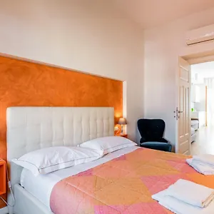  Apartment Guesthost - Santa Maria Novella Cozy Flat